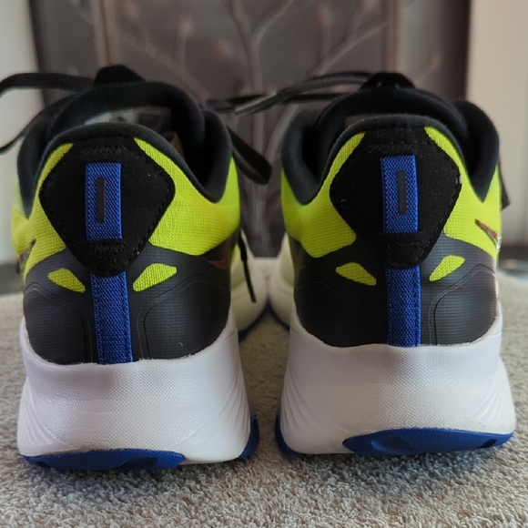 Saucony Men's Size 10 Neon Yellow Running Shoes Awesome Shape!!!! - Picture 4 of 15